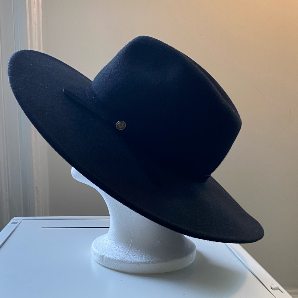 Large brim wool fedora